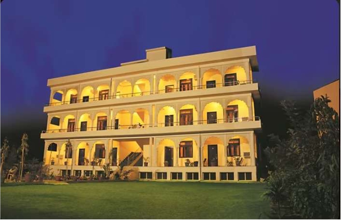 Hotel Ananta Palace