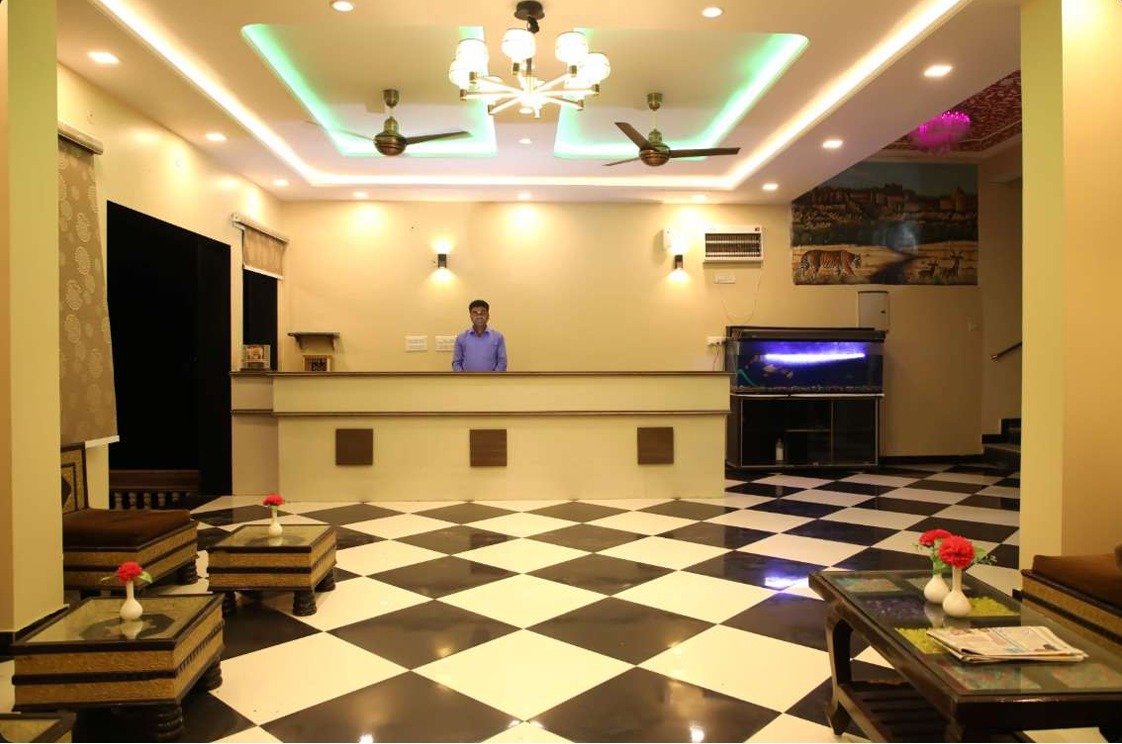 Hotel Ananta Palace