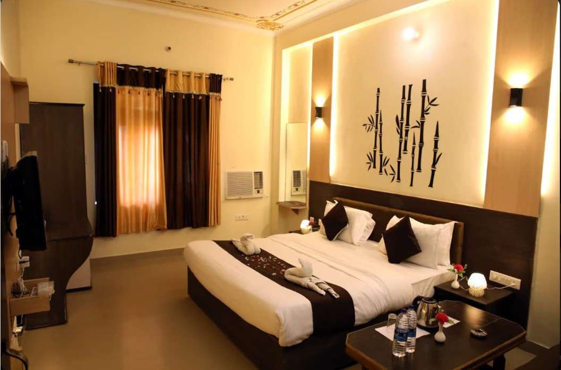 Hotel Ananta Palace