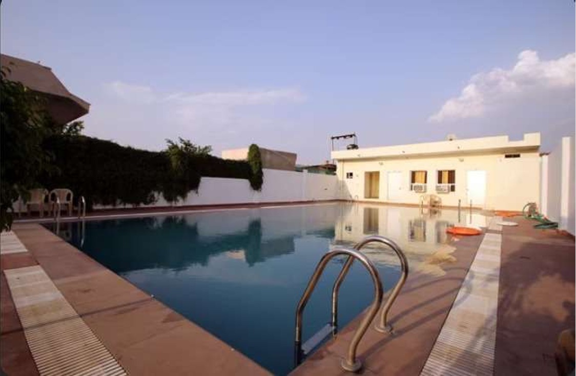 Hotel Ananta Palace